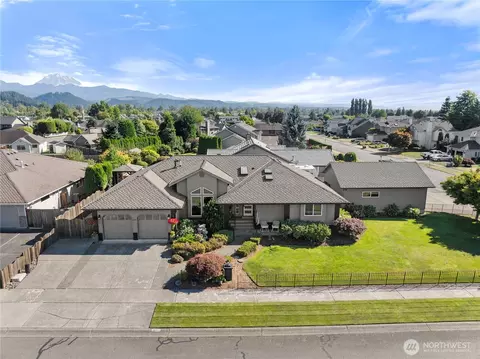 2950 Christianson Ave, Enumclaw, WA 98022