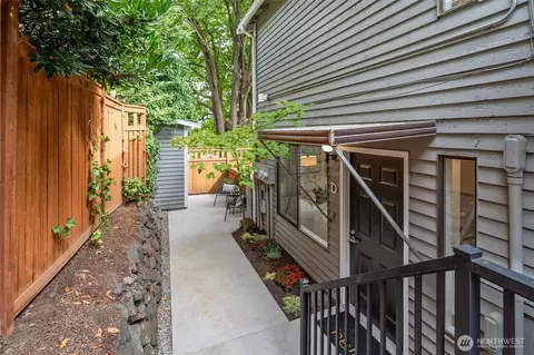 202 25th Ave E #D, Seattle, WA 98112