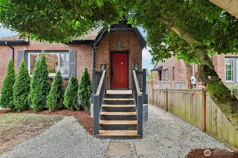 8258 Interlake Ave N, Seattle, WA 98103