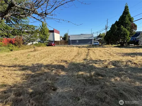 902 24th St, Anacortes, WA 98221