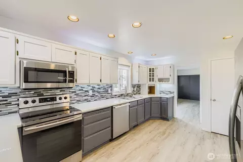 Kitchen - 3921 High St, Everett, WA 98201 photo 4 of 4