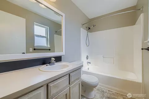 Bath - 3921 High St, Everett, WA 98201 photo 4 of 4