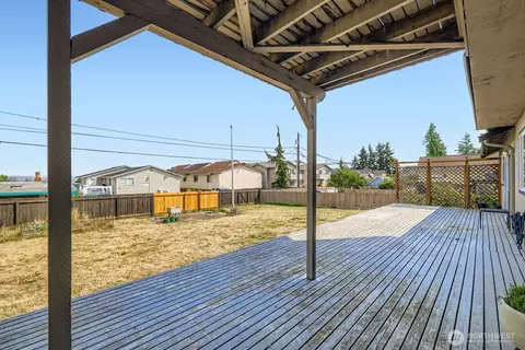 Exterior - 3921 High St, Everett, WA 98201 photo 3 of 6