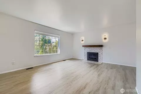 Living - 3921 High St, Everett, WA 98201 photo 1 of 4