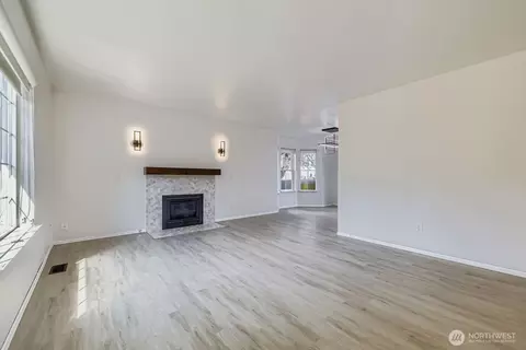 Living - 3921 High St, Everett, WA 98201 photo 2 of 4