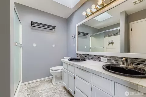 Bath - 3921 High St, Everett, WA 98201 photo 2 of 4