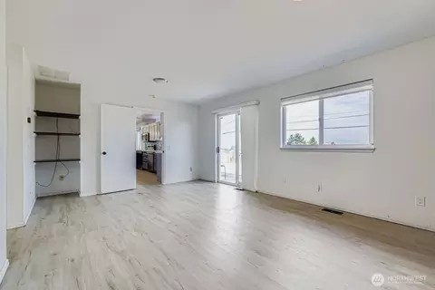 Living - 3921 High St, Everett, WA 98201 photo 3 of 4