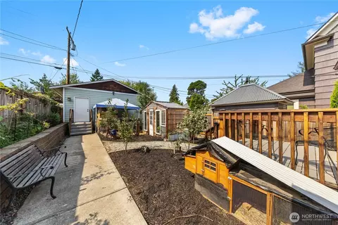 Exterior - 2018 Rockefeller Ave, Everett, WA 98201 photo 8 of 12