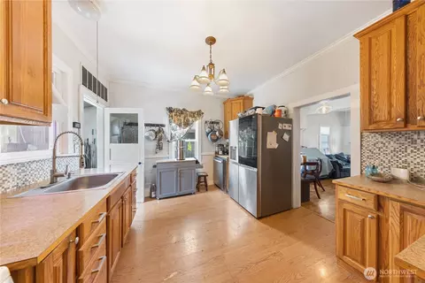 Kitchen - 2018 Rockefeller Ave, Everett, WA 98201 photo 4 of 4