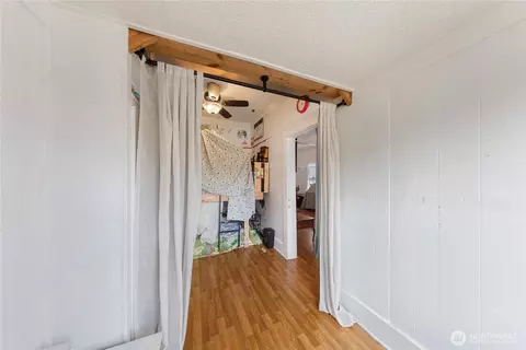 Entry Way - 2018 Rockefeller Ave, Everett, WA 98201 photo 1 of 1