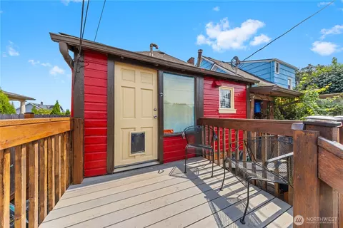 Exterior - 2018 Rockefeller Ave, Everett, WA 98201 photo 3 of 12