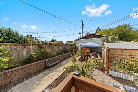 Exterior - 2018 Rockefeller Ave, Everett, WA 98201 photo 7 of 12