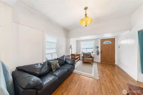 Living - 2018 Rockefeller Ave, Everett, WA 98201 photo 1 of 1