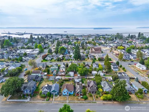 View/Area - 2018 Rockefeller Ave, Everett, WA 98201 photo 1 of 3