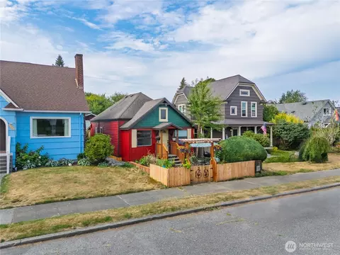 Exterior - 2018 Rockefeller Ave, Everett, WA 98201 photo 2 of 12