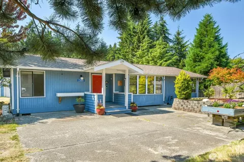 2300 N Bluff Rd, Greenbank, WA 98253
