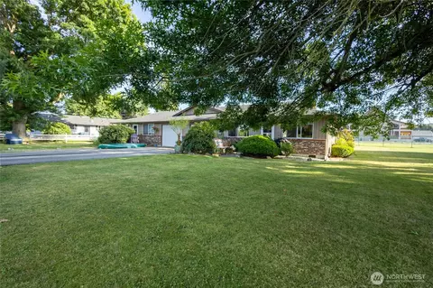 107 W Fourth St, Everson, WA 98247 photo 2