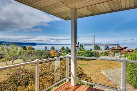 92 N Rhododendron Dr, Port Townsend, WA 98368