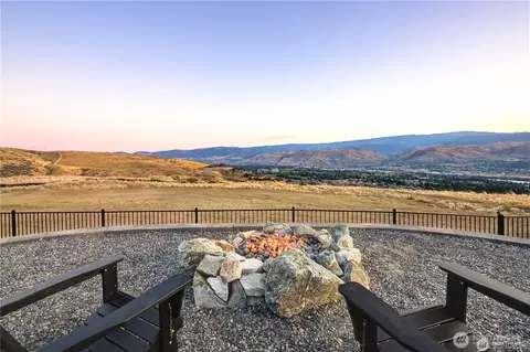 674 NE Tyler Pl, East Wenatchee, WA 98802