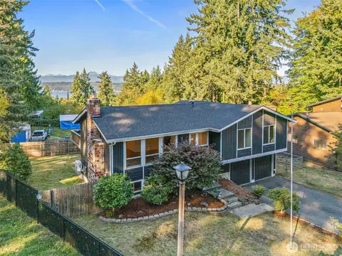 5432 Pineridge Ct NE, Bremerton, WA 98311