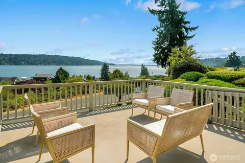 16535 41st Ave NE, Lake Forest Park, WA 98155