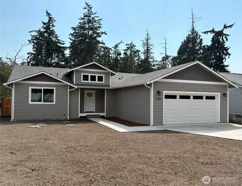1328 Admirals Dr, Coupeville, WA 98239