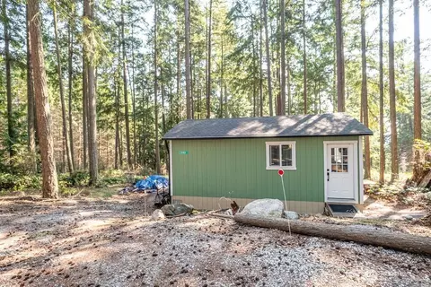 142 E Henni Rd, Oak Harbor, WA 98277