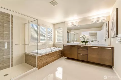 Bath - 4112 170th Pl SE, Bothell, WA 98012 photo 1 of 3