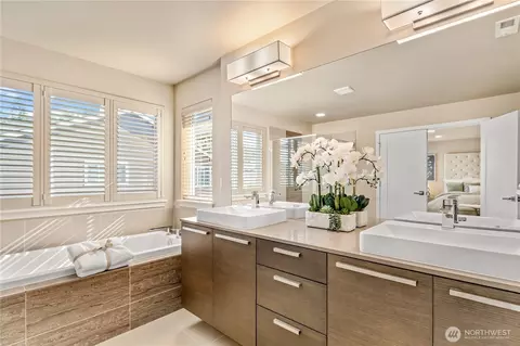 Bath - 4112 170th Pl SE, Bothell, WA 98012 photo 2 of 3