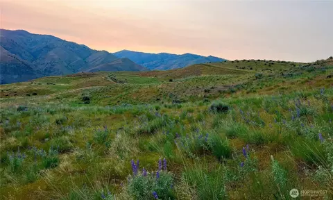 6 Blue Grade Rd, East Wenatchee, WA 98802