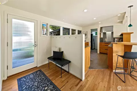 123 N 40th St, Seattle, WA 98103 photo 3