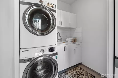 8244 2nd Ave NE, Seattle, WA 98115 photo 27