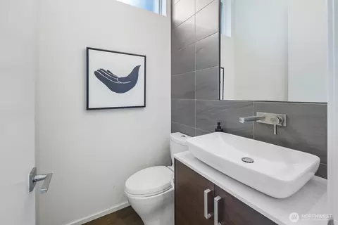 8244 2nd Ave NE, Seattle, WA 98115 photo 29