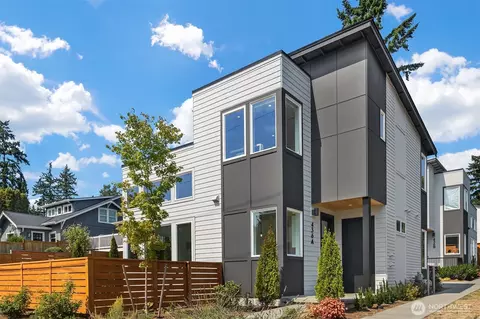 436 10th Ave #A, Kirkland, WA 98033