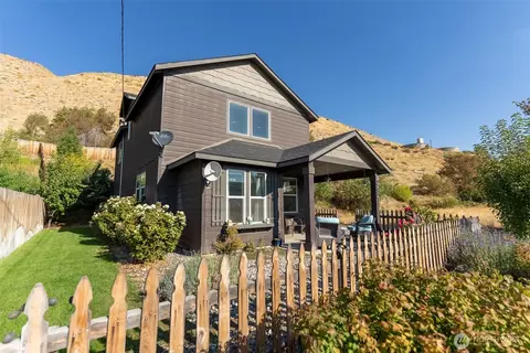 134 Ives St, Pateros, WA 98846
