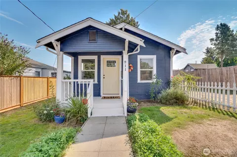 911 Hunt Ave, Sumner, WA 98390