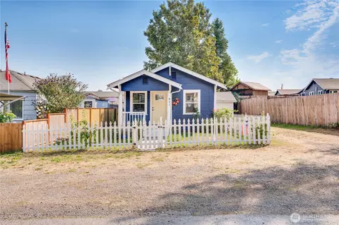 Exterior - 911 Hunt Ave, Sumner, WA 98390 photo 8 of 8