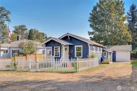 Exterior - 911 Hunt Ave, Sumner, WA 98390 photo 2 of 8