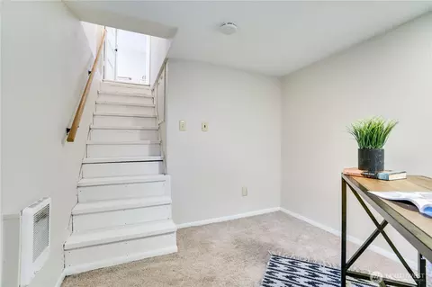 Entry Way - 911 Hunt Ave, Sumner, WA 98390 photo 4 of 4