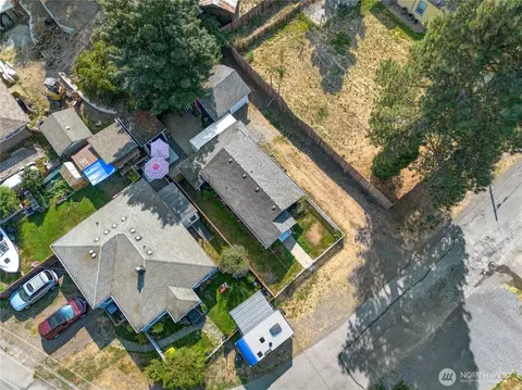 View/Area - 911 Hunt Ave, Sumner, WA 98390 photo 1 of 2