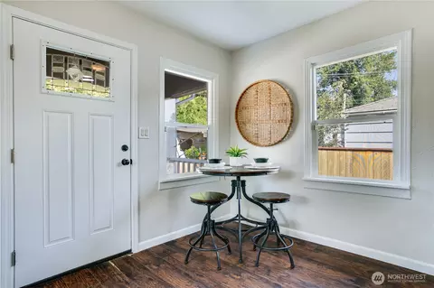 Entry Way - 911 Hunt Ave, Sumner, WA 98390 photo 1 of 4