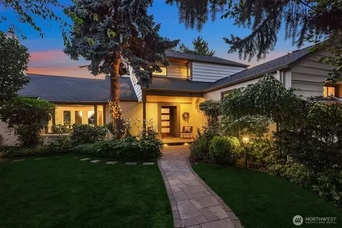 2009 30th Ave W, Seattle, WA 98199