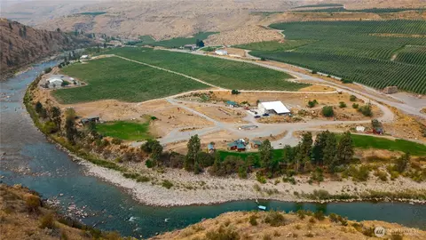 385 Highway 153, Pateros, WA 98846