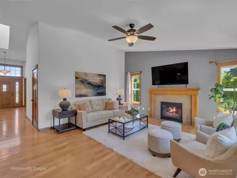 Living - 4210 157th Pl SE, Bothell, WA 98012 photo 1 of 4