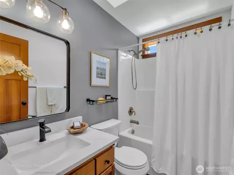 Bath - 4210 157th Pl SE, Bothell, WA 98012 photo 1 of 4