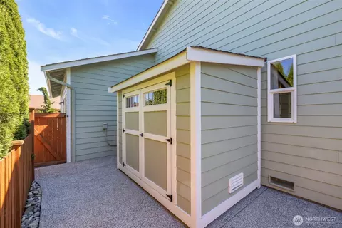 Exterior - 4210 157th Pl SE, Bothell, WA 98012 photo 6 of 12