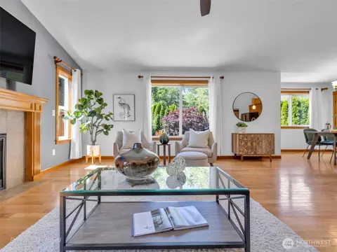 Living - 4210 157th Pl SE, Bothell, WA 98012 photo 2 of 4