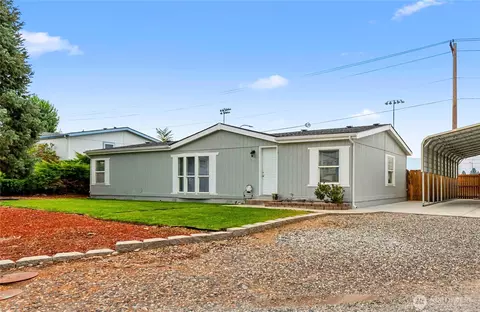 824 Garden Plz, East Wenatchee, WA 98802