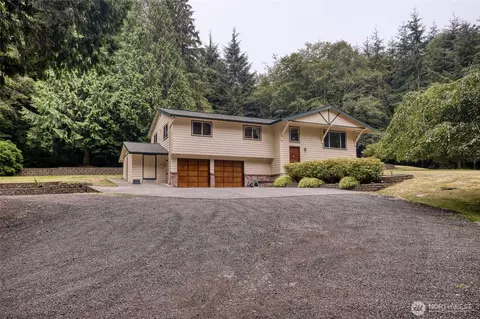 1417 Stanford Dr, Cosmopolis, WA 98537