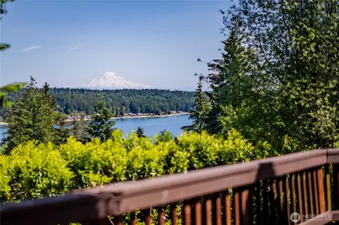 60 E Country Club Dr, Allyn, WA 98524